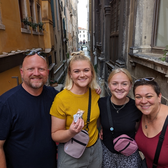 Meet your Posher, Casey - Picture 12 of 12